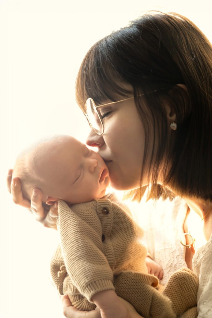 photographe naissance nouveau-né famille Lyon — MOZR Studio